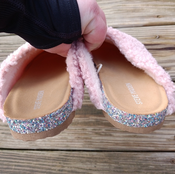 🆕Steve Madden Pink Sherpa Glitter Clogs Size 4Y Big Girls - Picture 6 of 11